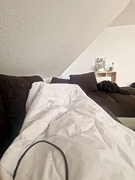 Snapshot of DerechteJunge chatting on February 15, 8:46 am DerechteJunge online show from February 15, 8:46 am