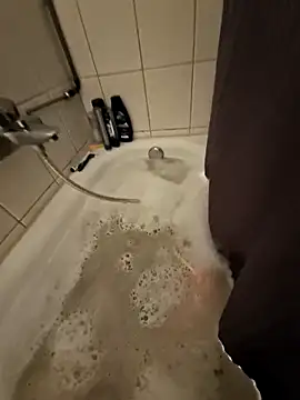 Snapshot of DerechteJunge chatting on February 11, 8:20 pm DerechteJunge online show from February 11, 8:20 pm