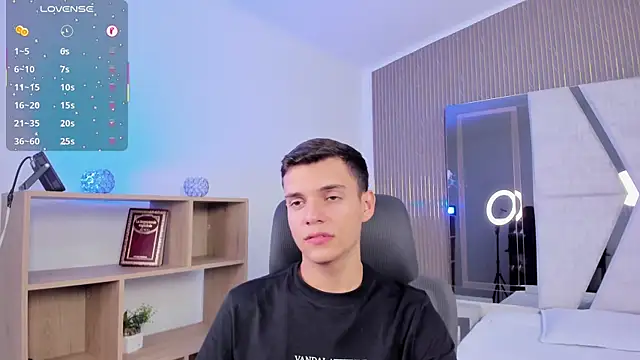 JacobRoberts1 online show from November 19, 8:31 pm