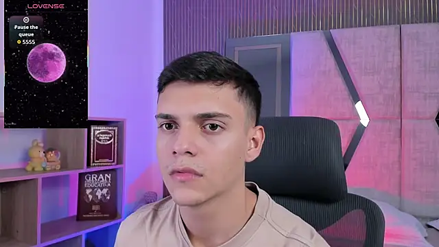 JacobRoberts1 online show from December 3, 9:03 pm