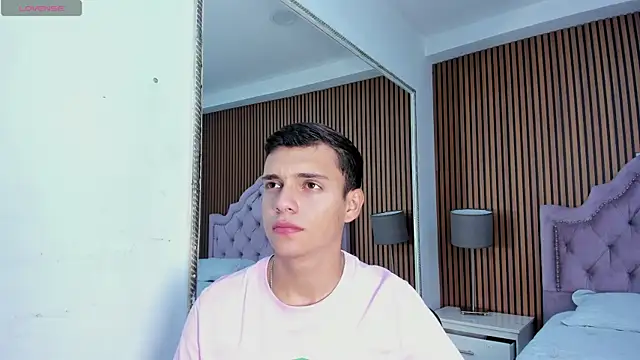 JacobRoberts1 online show from September 16, 2:29 pm