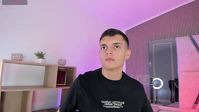 JacobRoberts1 online show from November 28, 8:20 pm