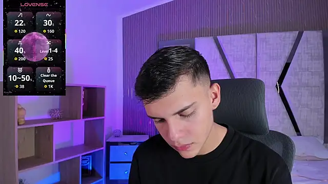 JacobRoberts1 online show from December 1, 8:32 pm