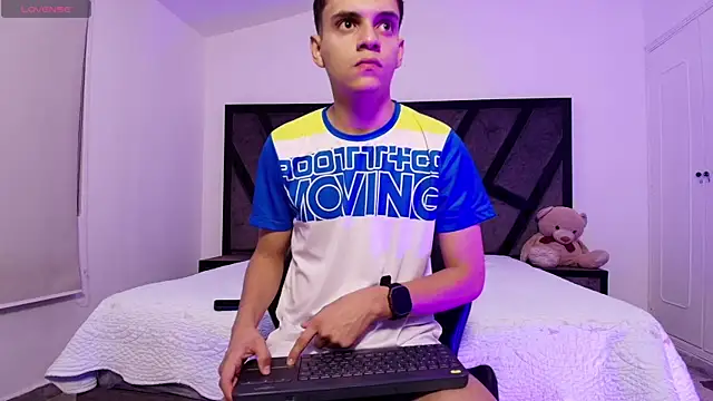 JacobRoberts1 online show from March 13, 4:49 am