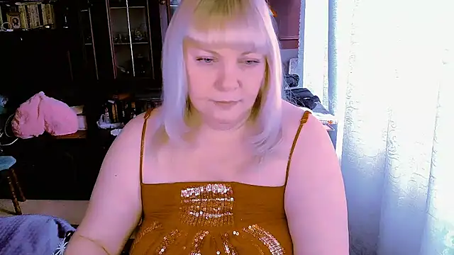 Snapshot of FlowerButterf chatting on March 3, 10:00 am FlowerButterf online show from March 3, 10:00 am