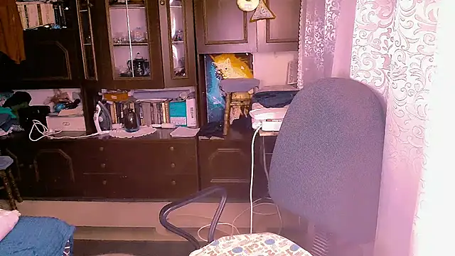 Snapshot of FlowerButterf chatting on March 2, 8:49 pm FlowerButterf online show from March 2, 8:49 pm