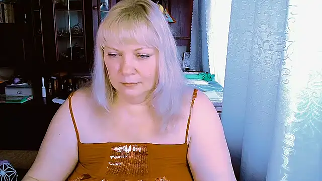 Snapshot of FlowerButterf chatting on March 1, 1:44 pm FlowerButterf online show from March 1, 1:44 pm