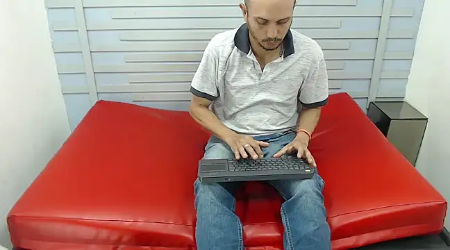 JhonTorres018 online show from February 25, 10:20 pm