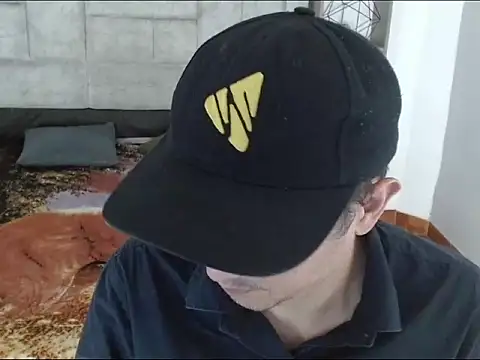 Snapshot of JhonTorres018 chatting on March 3, 7:21 pm JhonTorres018 online show from March 3, 7:21 pm