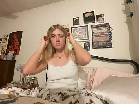 Snapshot of sinfulblonde1 chatting on February 24, 5:54 am sinfulblonde1 online show from February 24, 5:54 am