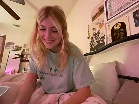 Snapshot of sinfulblonde1 chatting on February 19, 2:23 am sinfulblonde1 online show from February 19, 2:23 am