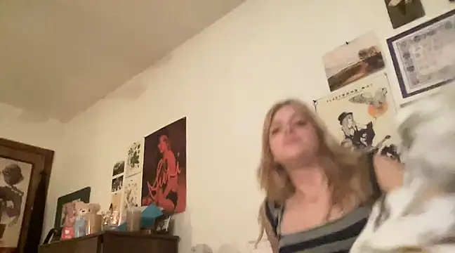 Snapshot of sinfulblonde1 chatting on February 17, 4:20 am sinfulblonde1 online show from February 17, 4:20 am
