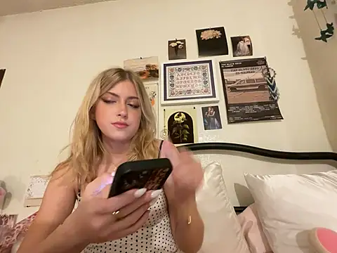 Snapshot of sinfulblonde1 chatting on February 20, 3:23 am sinfulblonde1 online show from February 20, 3:23 am