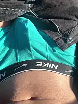 Snapshot of tiago499 chatting on March 11, 8:52 am tiago499 online show from March 11, 8:52 am