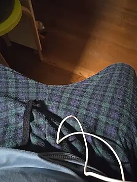 Snapshot of halu5400 chatting on December 18, 1:04 pm halu5400 online show from December 18, 1:04 pm