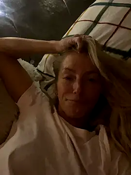 Snapshot of Fiery_Blonde_LexiX chatting on October 22, 10:41 pm Fiery Blonde LexiX online show from October 22, 10:41 pm