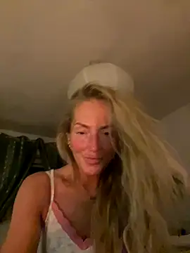 Snapshot of Fiery_Blonde_LexiX chatting on October 20, 9:59 pm Fiery Blonde LexiX online show from October 20, 9:59 pm