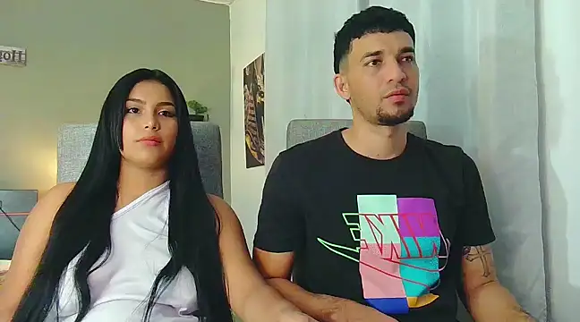 Snapshot of Reina_paola chatting on February 16, 3:37 am Reina paola online show from February 16, 3:37 am