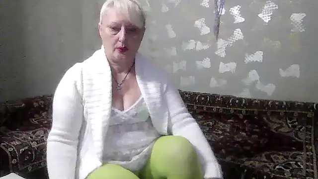 Snapshot of NikolinaBounty chatting on October 5, 7:48 pm NikolinaBounty online show from October 5, 7:48 pm