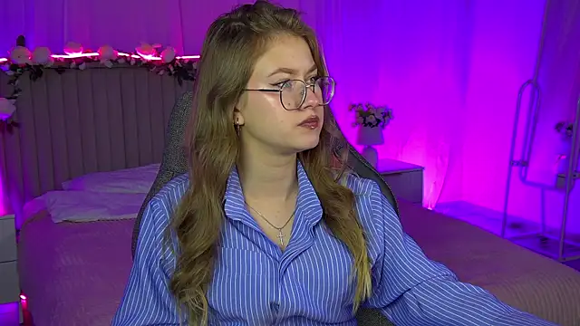 Snapshot of EveMundie chatting on November 28, 10:37 am EveMundie online show from November 28, 10:37 am