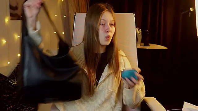 EveMundie online show from December 17, 7:46 am