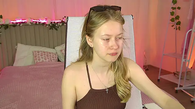 EveMundie online show from May 8, 6:39 am