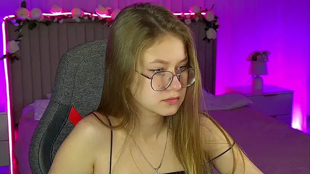 Snapshot of EveMundie chatting on November 6, 12:42 pm EveMundie online show from November 6, 12:42 pm