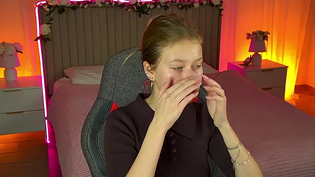 Snapshot of EveMundie chatting on October 29, 12:15 pm EveMundie online show from October 29, 12:15 pm