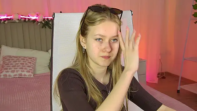 EveMundie online show from May 9, 9:34 am