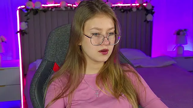 Snapshot of EveMundie chatting on November 8, 12:31 pm EveMundie online show from November 8, 12:31 pm