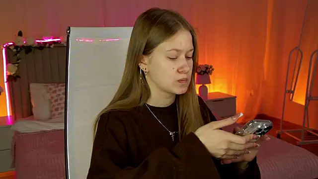 EveMundie online show from February 12, 6:35 am