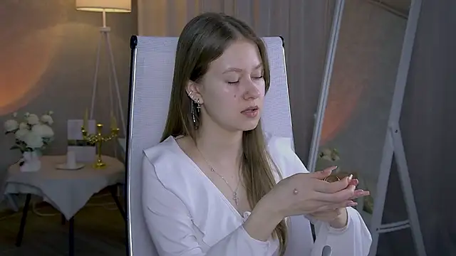 EveMundie online show from March 13, 6:40 am