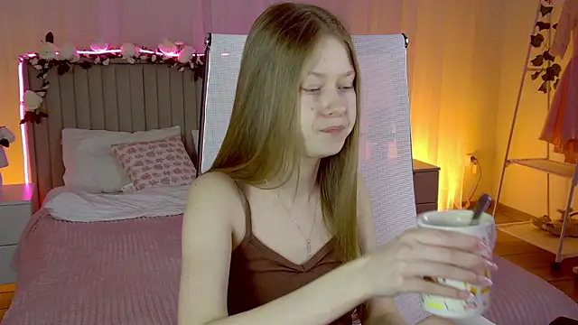 EveMundie online show from March 24, 10:37 am