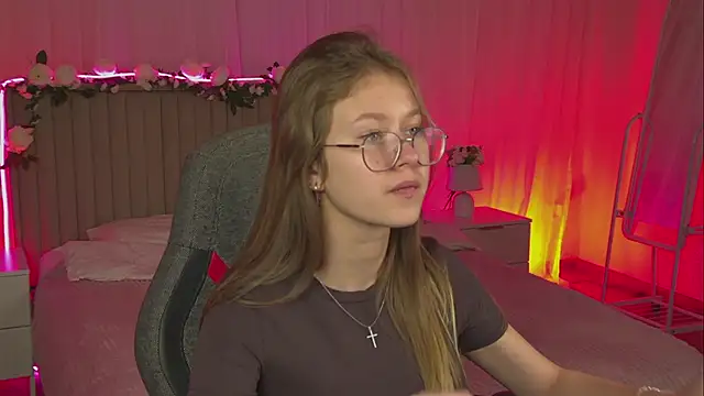 Snapshot of EveMundie chatting on November 12, 12:20 pm EveMundie online show from November 12, 12:20 pm