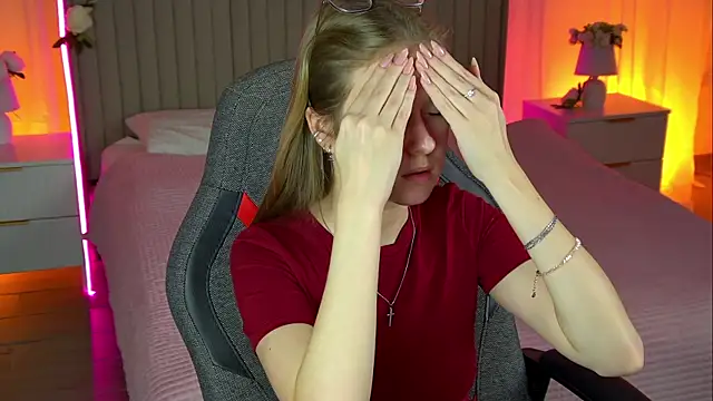 Snapshot of EveMundie chatting on October 28, 12:15 pm EveMundie online show from October 28, 12:15 pm