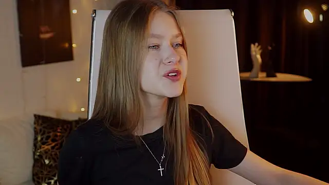 EveMundie online show from March 21, 1:04 pm