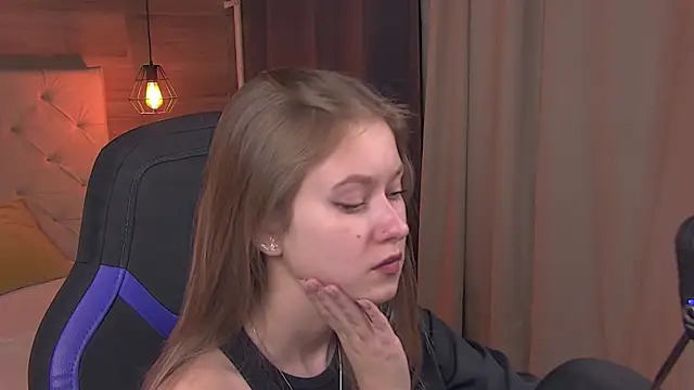 EveMundie online show from February 22, 3:36 pm