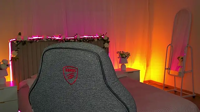 Snapshot of EveMundie chatting on November 26, 12:16 pm EveMundie online show from November 26, 12:16 pm