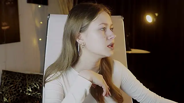 EveMundie online show from March 7, 9:37 am