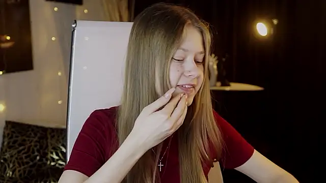 EveMundie online show from March 12, 6:17 am