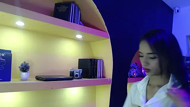 AnahisBennett online show from April 10, 4:41 am