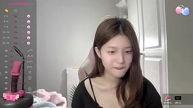 Snapshot of YaYa-521 chatting on February 24, 10:03 pm YaYa-521 online show from February 24, 10:03 pm