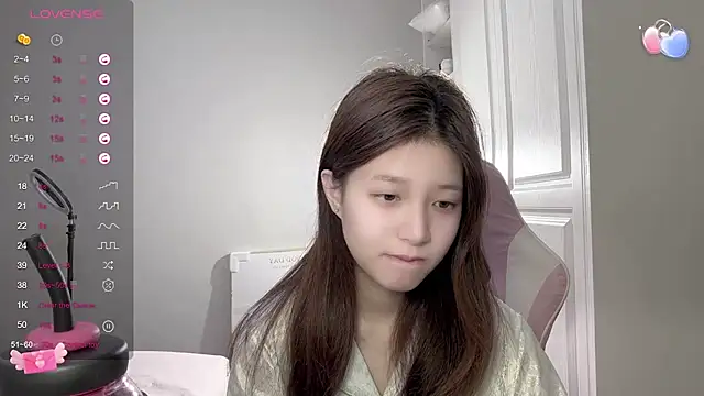 Snapshot of YaYa-521 chatting on February 26, 1:25 am YaYa-521 online show from February 26, 1:25 am