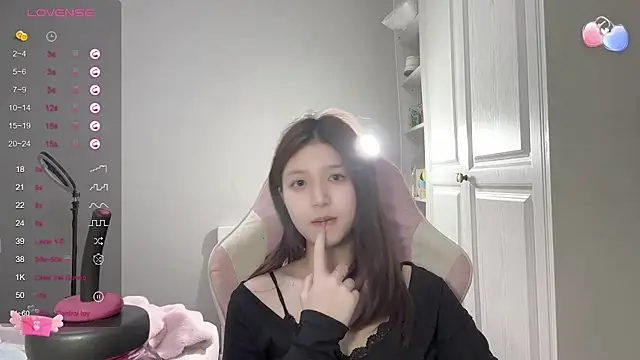 Snapshot of YaYa-521 chatting on February 25, 1:09 am YaYa-521 online show from February 25, 1:09 am