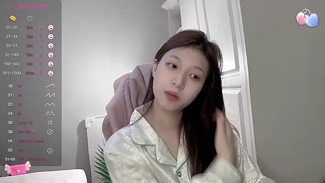 Snapshot of YaYa-521 chatting on February 20, 10:48 pm YaYa-521 online show from February 20, 10:48 pm