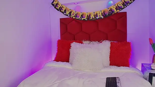 Snapshot of LoreleyNovoa chatting on October 29, 3:27 am LoreleyNovoa online show from October 29, 3:27 am