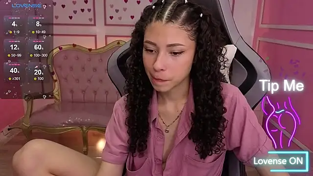 Snapshot of danatella_a chatting on November 18, 2:49 am danatella a online show from November 18, 2:49 am