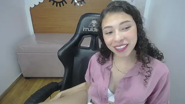 Snapshot of danatella_a chatting on September 18, 1:03 pm danatella a online show from September 18, 1:03 pm