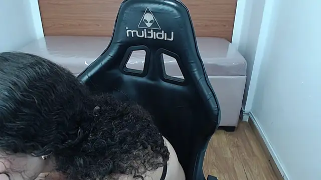 Snapshot of danatella_a chatting on October 15, 1:30 pm danatella a online show from October 15, 1:30 pm