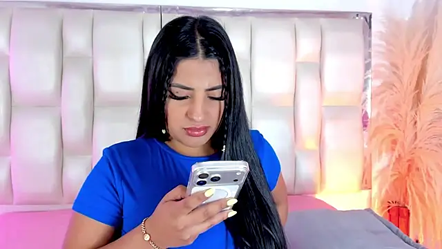 Snapshot of KathaDias chatting on June 13, 1:36 am KathaDias online show from June 13, 1:36 am